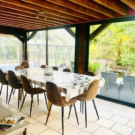 Spacieuse A Avec Piscine Privee Et Jardin