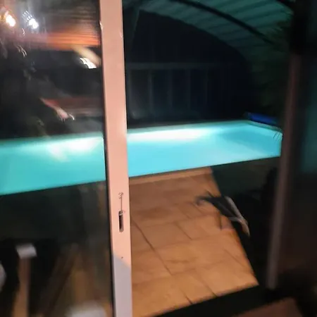 Spacieuse A Avec Piscine Privee Et Jardin
